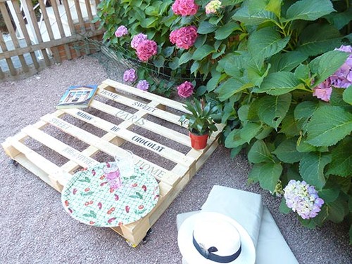 Hazlo tú mismo: transformar un palé en una mesa de jardín